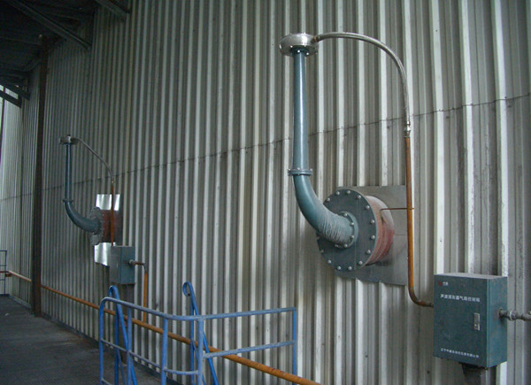 熱電廠的燃煤發(fā)電機(jī)組安裝聲波吹灰器(圖1) 膜片安裝現(xiàn)場 (2).jpg